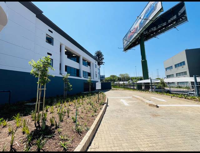 2,750M² OFFICE TO LET IN VORNA VALLEY